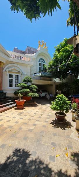 DGin Villa